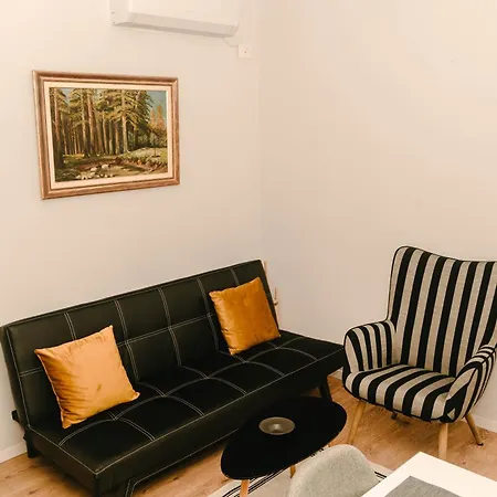 Apartment Flat In Heart Of