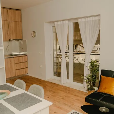 Apartment Flat In Heart Of *