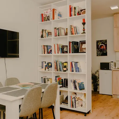 Flat In Heart Of Apartment *