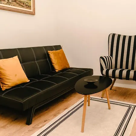 Flat In Heart Of Apartment *